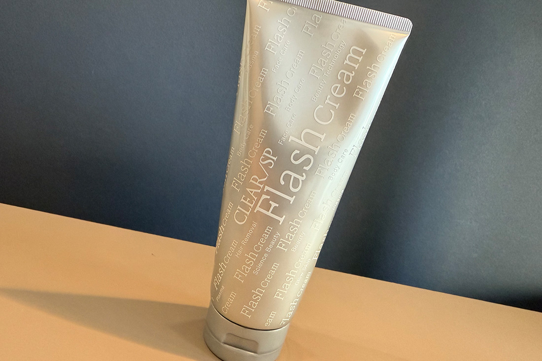 特殊な光とクリーム